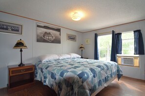 3 bedrooms, iron/ironing board, Internet