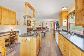 Fridge, microwave, oven, stovetop - A Piece of Heaven Awaits! Pet Friendly Mountain ho (Livermore)