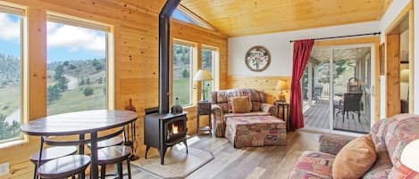 Fernseher, Kamin, Arbeitsbereiche