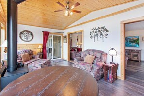 TV, fireplace, offices - A Piece of Heaven Awaits! Pet Friendly Mountain ho (Livermore)