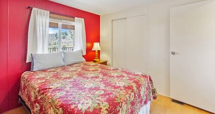 A Piece of Heaven Awaits! Pet Friendly Mountain home