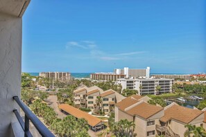 Property grounds - Anchorage Resort 8th Floor Condo in Siesta Key with Resort Amenities and Private Beach Access! (Siesta Key)