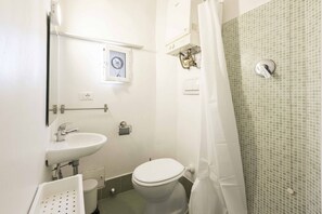 Shower, hair dryer, towels, shampoo