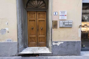 Exterior detail - Il Rifugio del David By MMega (Florence)