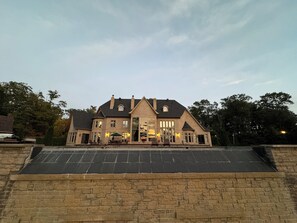 Exterior - Country Estate on the Ottawa River
1 hour from Montreal or Ottawa. (Lefaivre)