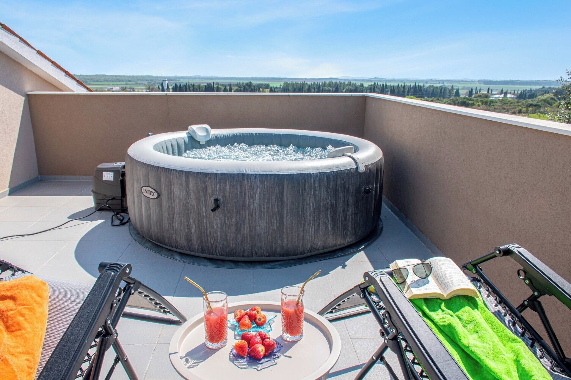Outdoor spa tub