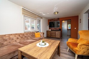 TV - Holiday Home Enard by Istrabook (Valtura)