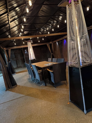 4-bedroom lodge in delightful Lubbock with AC, WiFi