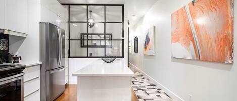 Frigorífic, microones, forn i placa de cuina