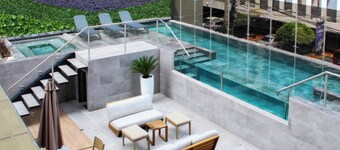 5 minutes from shopping malls! Apartment suite EON Zone 10