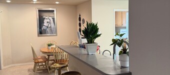 Charming 3-bedroom 2 bathroom lodge with AC, WiFi in delightful Lubbock .