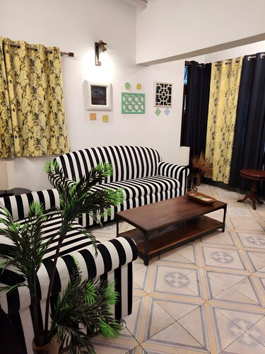 Esthétiique Nainital- 2 Bedroom Serene Lake Facing Bed & Breakfast Nainital