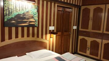 2 chambres, fer et planche Ă repasser, Wi-Fi gratuit, draps fournis