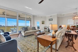 テレビ、書斎 / ワークスペース