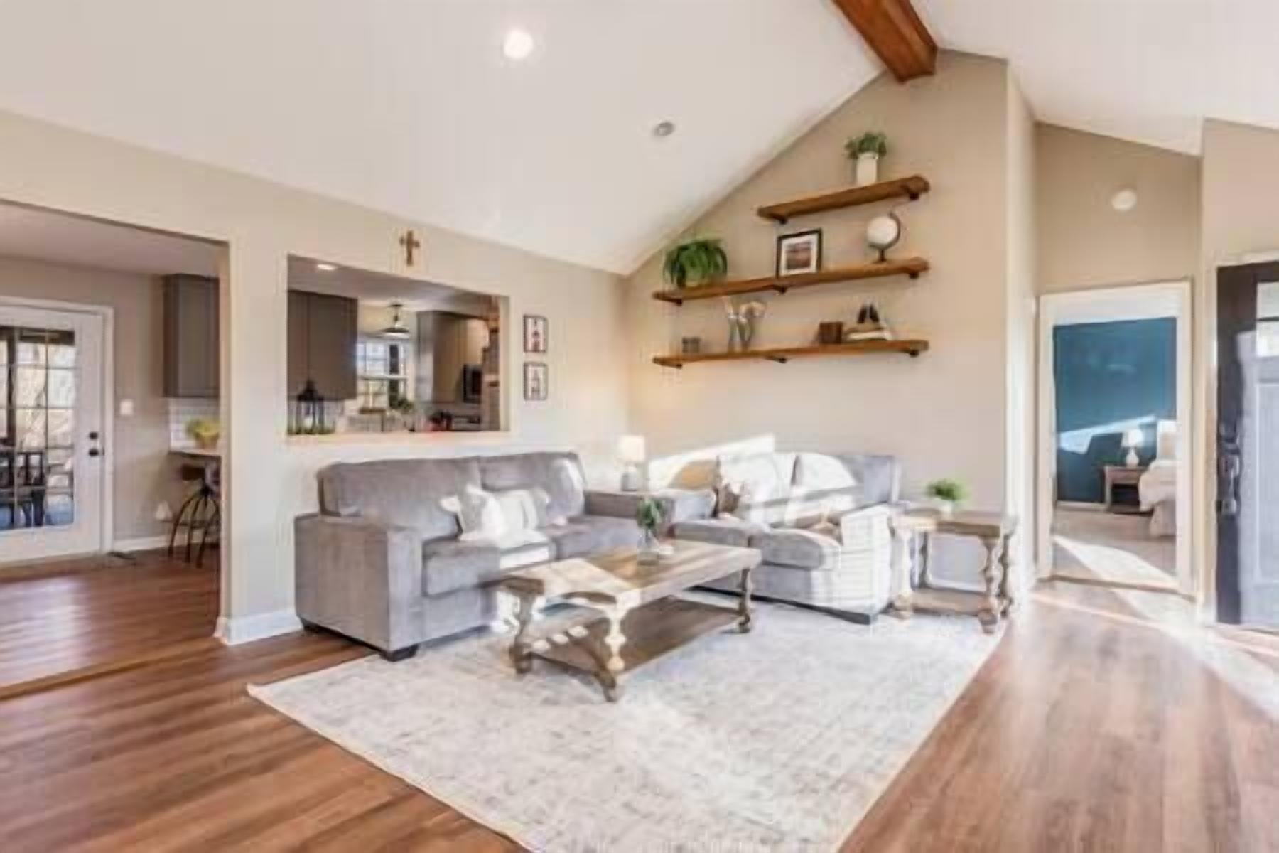 Smart TV, videogiochi, tavolo da calcetto, tavolo da ping pong