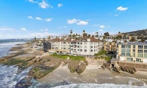 Exterior - Beachfront Condo - 2bd 2ba walk to village (La Jolla)