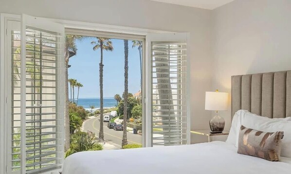2 bedrooms, desk, iron/ironing board, free WiFi - Beachfront Condo - 2bd 2ba walk to village (La Jolla)
