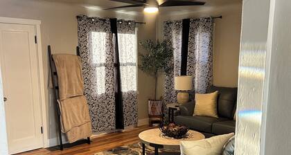 Quaint 3-bedroom house with AC, WiFi in delightful Lewiston