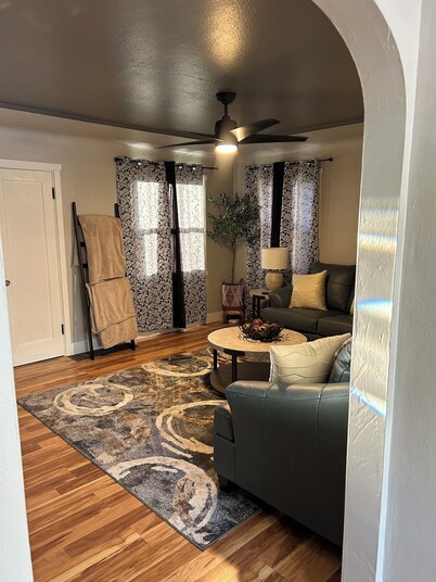 Quaint 3-bedroom house with AC, WiFi in delightful Lewiston