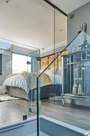 1 dormitorio, tabla de planchar con plancha, wifi y ropa de cama