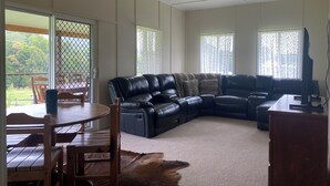 Living area - Clover Lodge Farmhouse (Crediton)