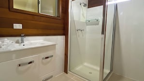 Shower - Clover Lodge Farmhouse (Crediton)