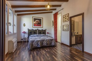 4 Schlafzimmer, Bügeleisen/Bügelbrett, WLAN