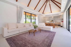 TV connectée, chaßne hi-fi, espaces bureaux