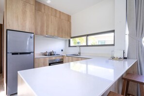Fridge, microwave, oven, stovetop