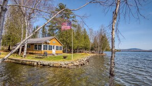 A cabin with a dock, surrounded by trees and a lake. - 🐾 Mooselodge | Cozy Cabin on Rangeley Lake, Pet Friendly (Rangeley)