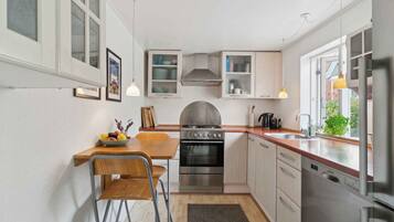 Køleskab, ovn, kogeplade, opvaskemaskine