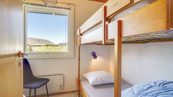 3 bedrooms, iron/ironing board, free WiFi