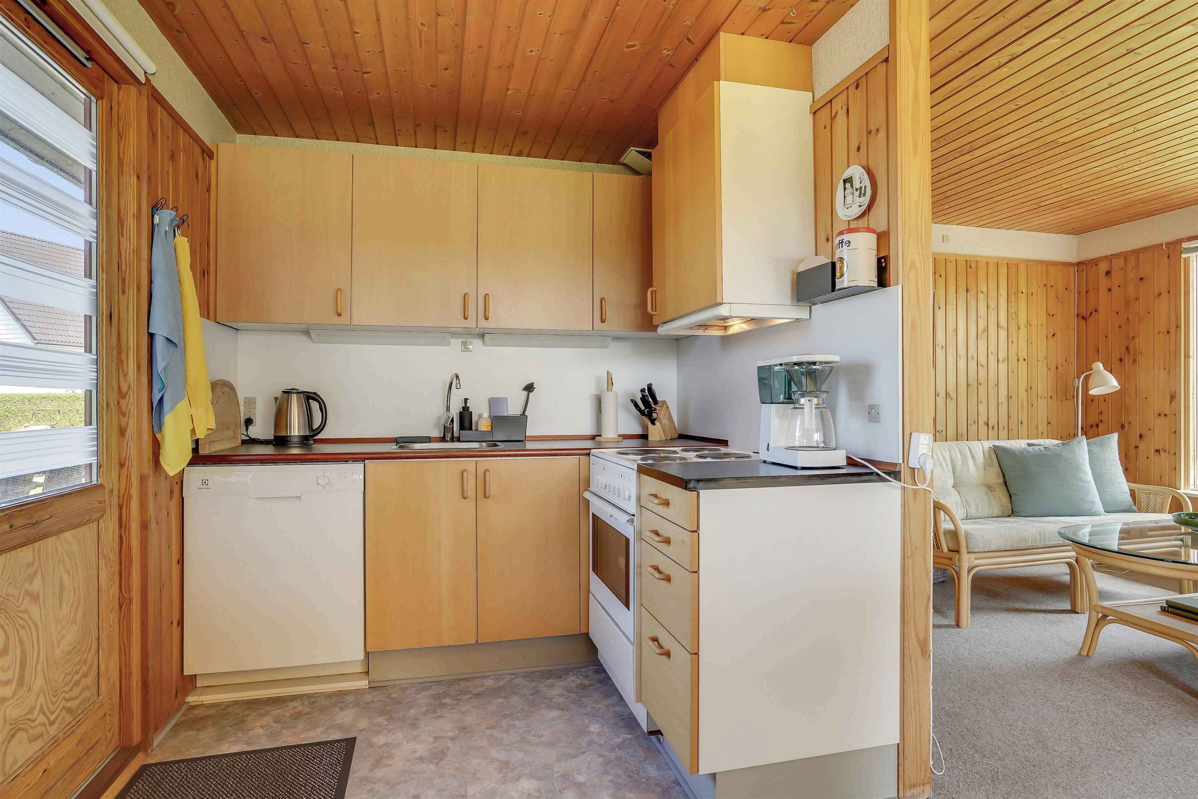 Frigorífico, horno, placa de cocina y lavavajillas