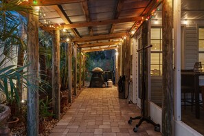 Terrace/patio - ⚓Dolphin Cabin! Screened Pool, Dock & More! ⚓ (Bradenton)