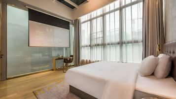 1 bedroom, premium bedding, in-room safe, laptop workspace
