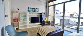 3BR Townhouse in Heart of Adelaide with Parking