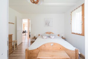 5 habitaciones, tabla de planchar con plancha y wifi gratis
