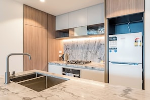 Kühlschrank, Ofen, Herdplatte, Geschirrspüler