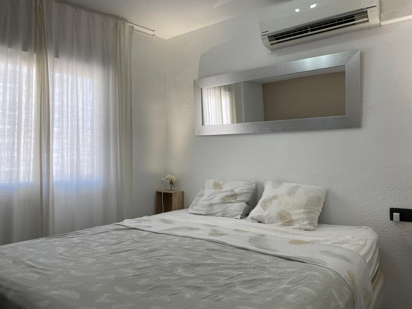 2 slaapkamers, een strijkplank/strijkijzer, gratis wifi, beddengoed