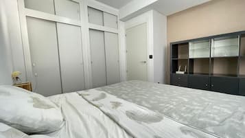 2 dormitoris, planxa i posts de planxar, wifi gratuïta i roba de llit