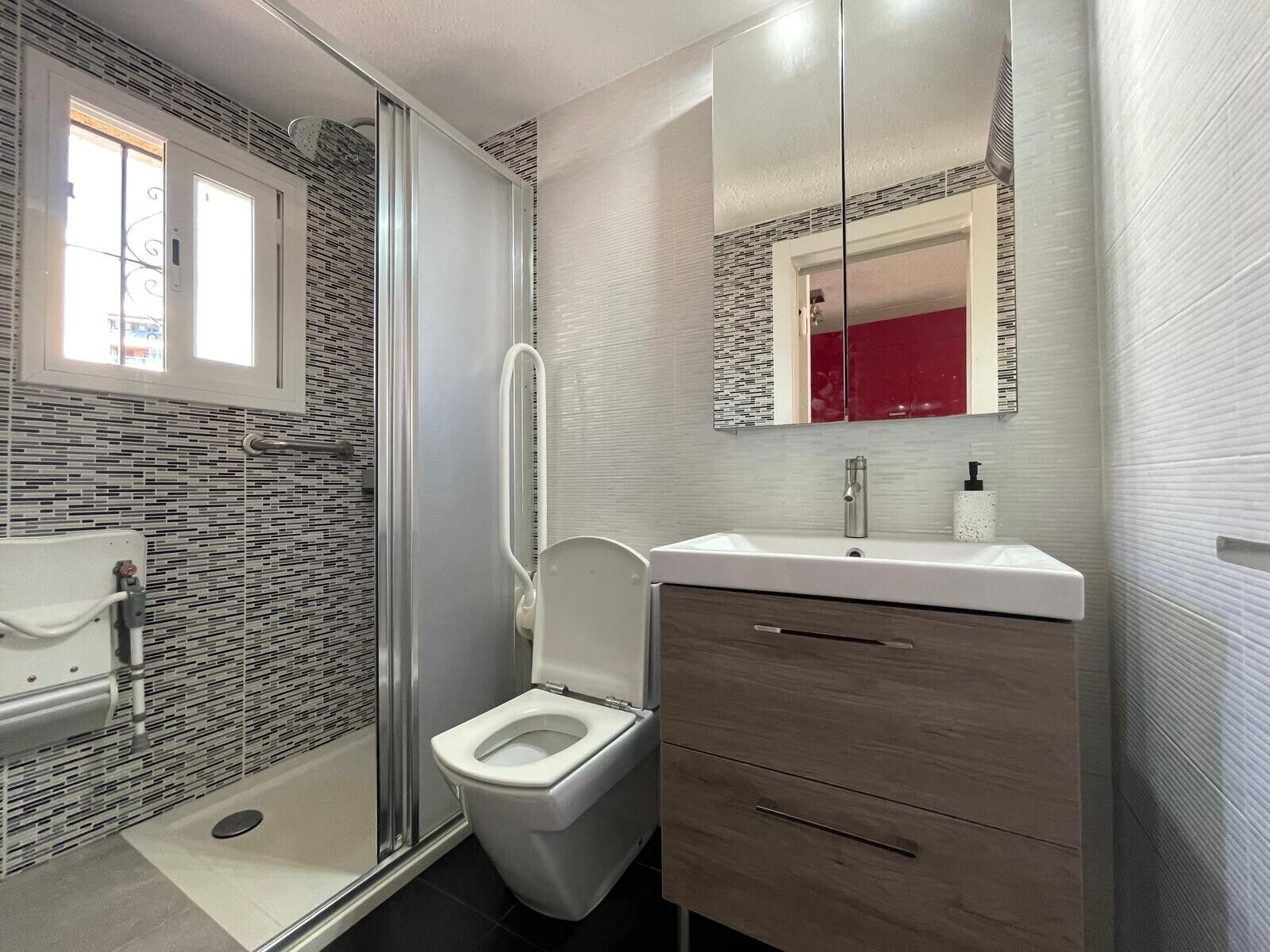 Dutxa, assecador de cabells i tovalloles 