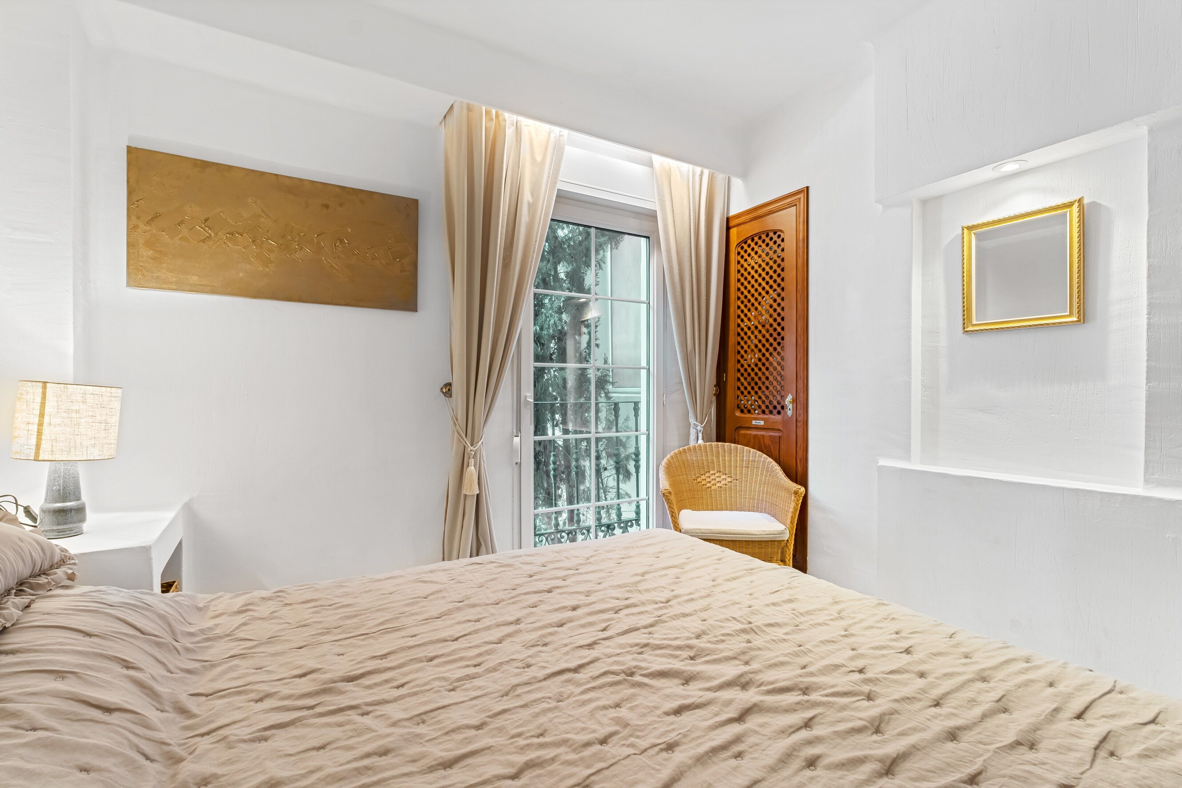 2 slaapkamers, een strijkplank/strijkijzer, gratis wifi, beddengoed