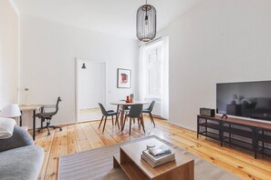 Fernseher, Stereoanlage