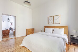 2 habitaciones, tabla de planchar con plancha, wifi y ropa de cama 