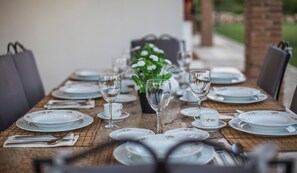 Outdoor dining - Villa 'El Arroyo Ronda' with Mountain View, Wi-Fi and Air Conditioning (Ronda)