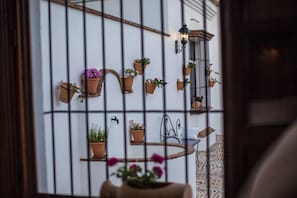 Interior - Villa 'El Arroyo Ronda' with Mountain View, Wi-Fi and Air Conditioning (Ronda)