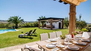 Outdoor dining - Villa 'El Arroyo Ronda' with Mountain View, Wi-Fi and Air Conditioning (Ronda)