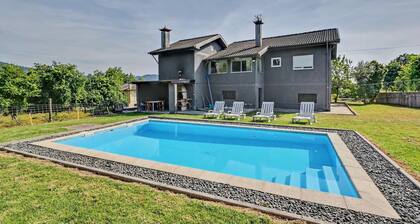 Villa 'Casa Santo Antonio' with Mountain View, Private Pool and Wi-Fi