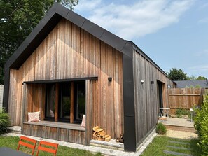 Exterior - Holiday Home 'La P’tite Maison' with Private Terrace, Garden & Wi-Fi (Le Minihic-sur-Rance)