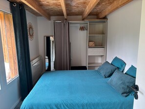 1 bedroom, free WiFi, bed sheets - Holiday Home 'La P’tite Maison' with Private Terrace, Garden & Wi-Fi (Le Minihic-sur-Rance)